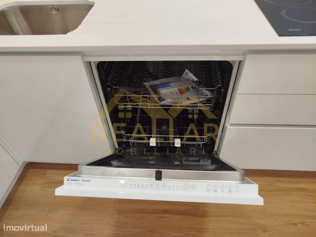 Apartamento T1 + 1 FRENTE À MARINA DA PÓVOA DE VARZIM - Grande imagem: 4/25