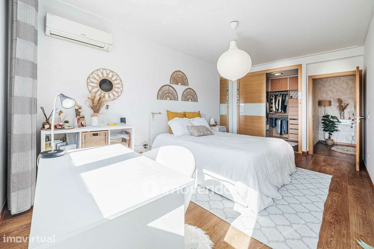 Apartamento T4 Duplex, com estacionamento e arrecadação, no Barreiro-31