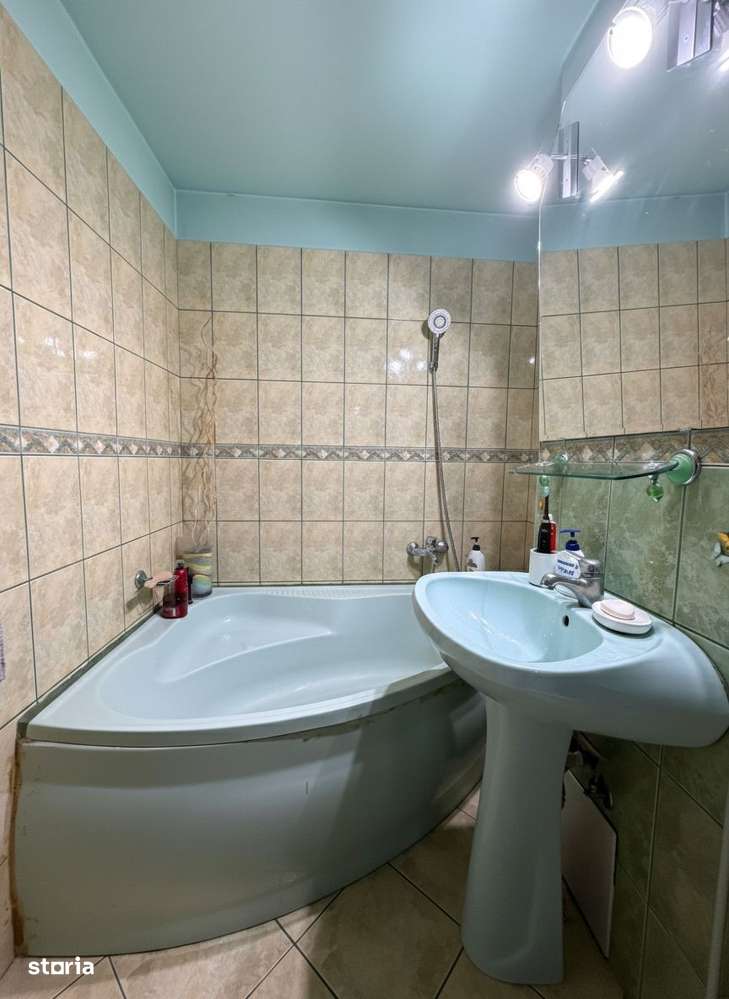 OPORTUNITATE: 3 camere, 2 băi, 2 balcoane, decomandat, etaj 2-4
