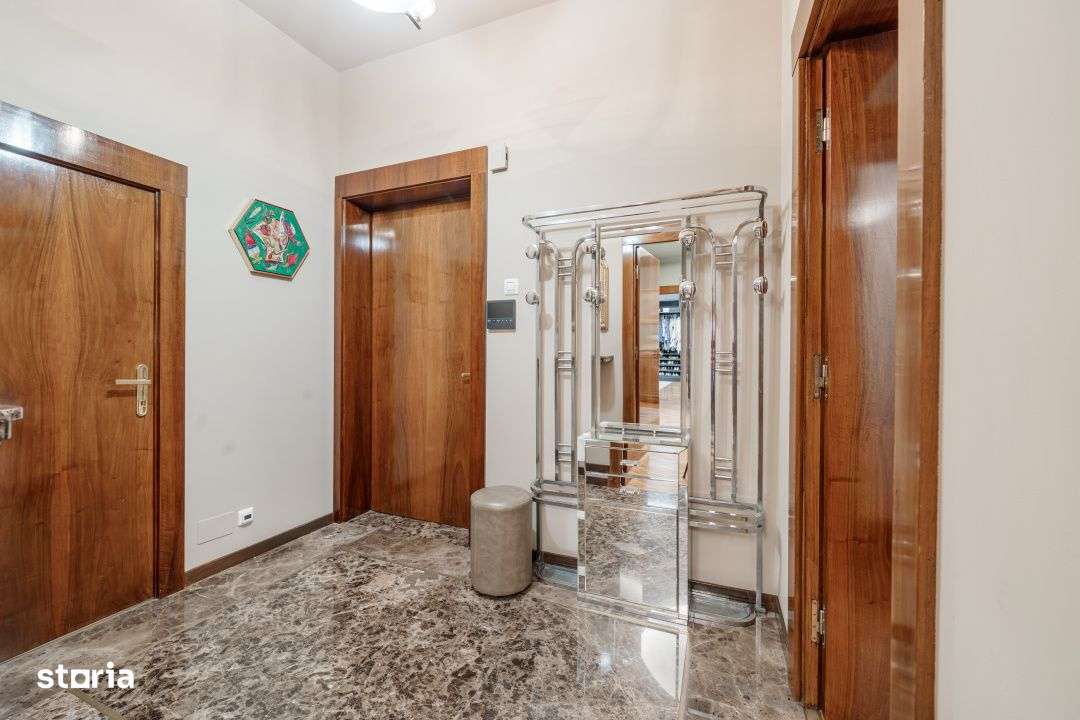 Resedinta 227mp*Etaj 1/2 in vila interbelica*Eleganta moderna*Credit i-17