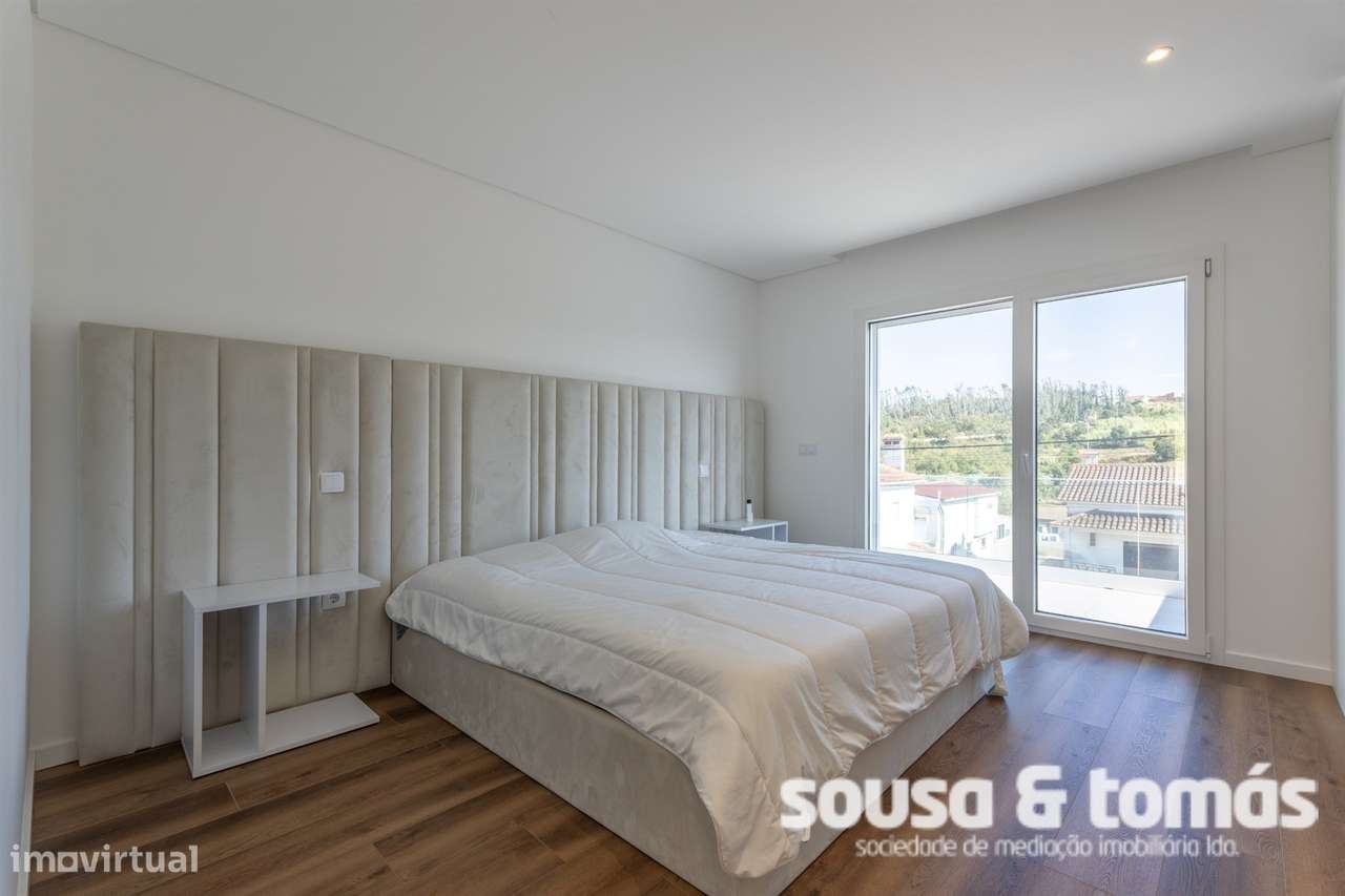 Moradia Geminada T3+1 Venda em Milagres,Leiria-8
