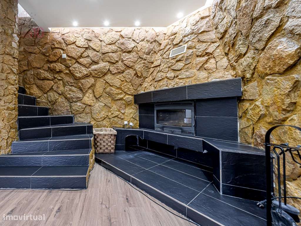 Moradia T5 renovada em Algueirão-Mem Martins, com piscina e jardim-13