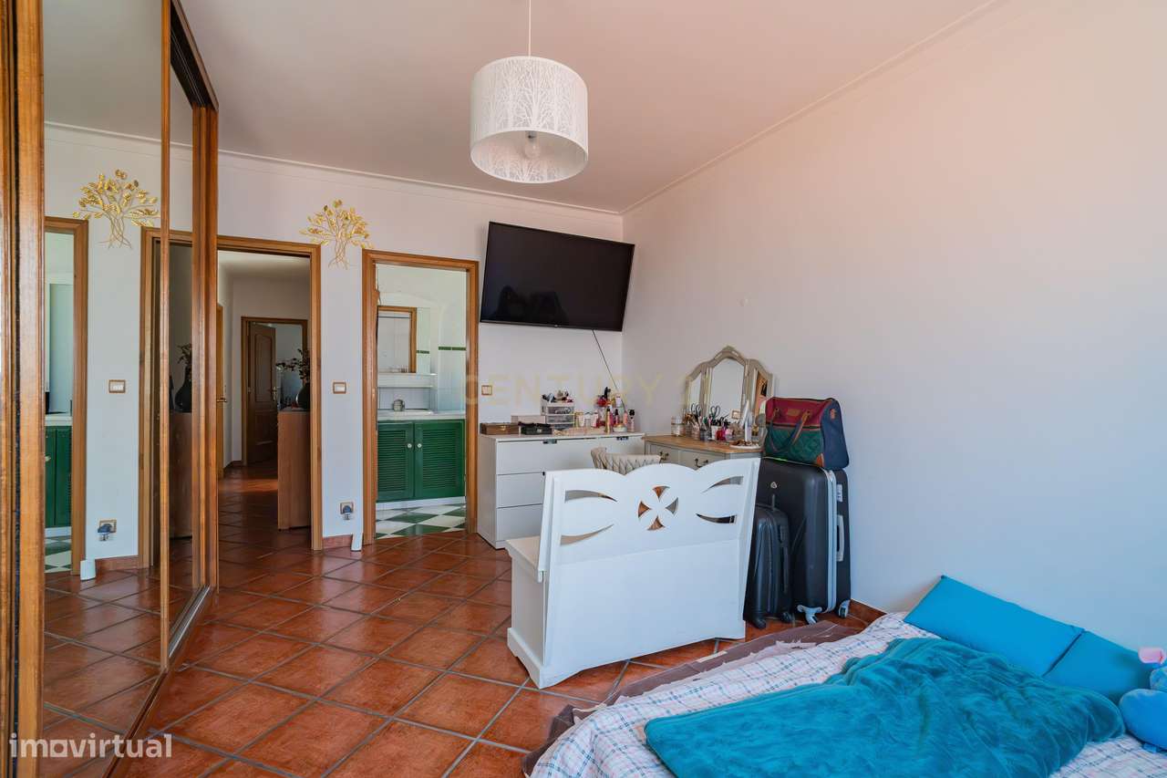 Moradia T3 com piscina em Marinha Grande, Leiria-16