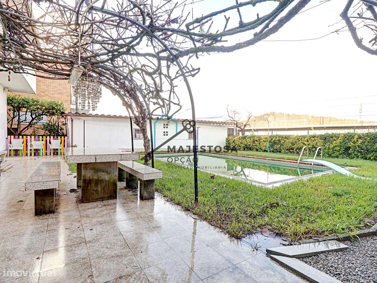 Moradia T5 com Piscina na Rua Padre Cruz, Maximinos-34