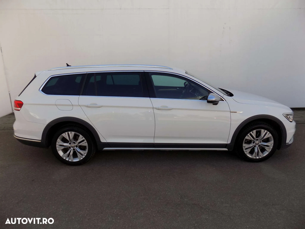 Volkswagen Passat Alltrack 2.0 TDI DSG 4Motion - 6