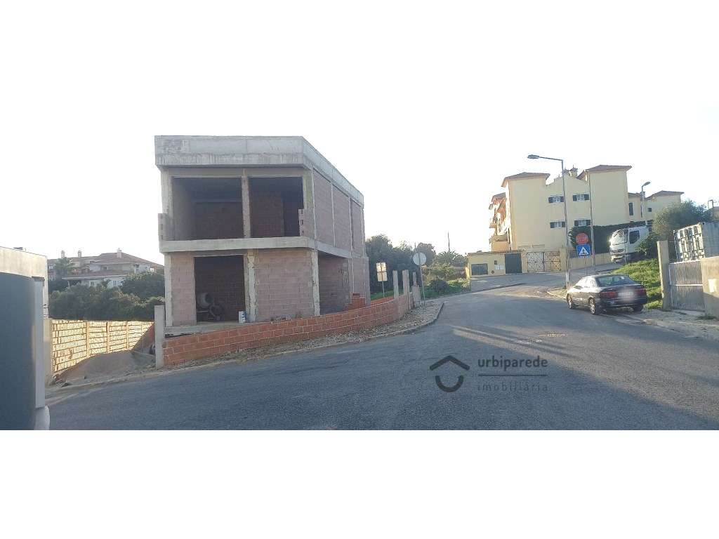 Moradia V4 na Adroana, em face de acabamento.-7