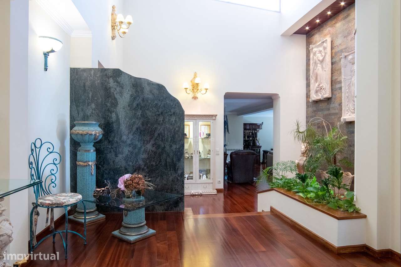 Moradia T6 Exclusiva com terreno de cerca 4.000 m² e Piscina Privada e-41