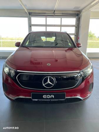 Mercedes-Benz EQA 300 4Matic Progressive - 3