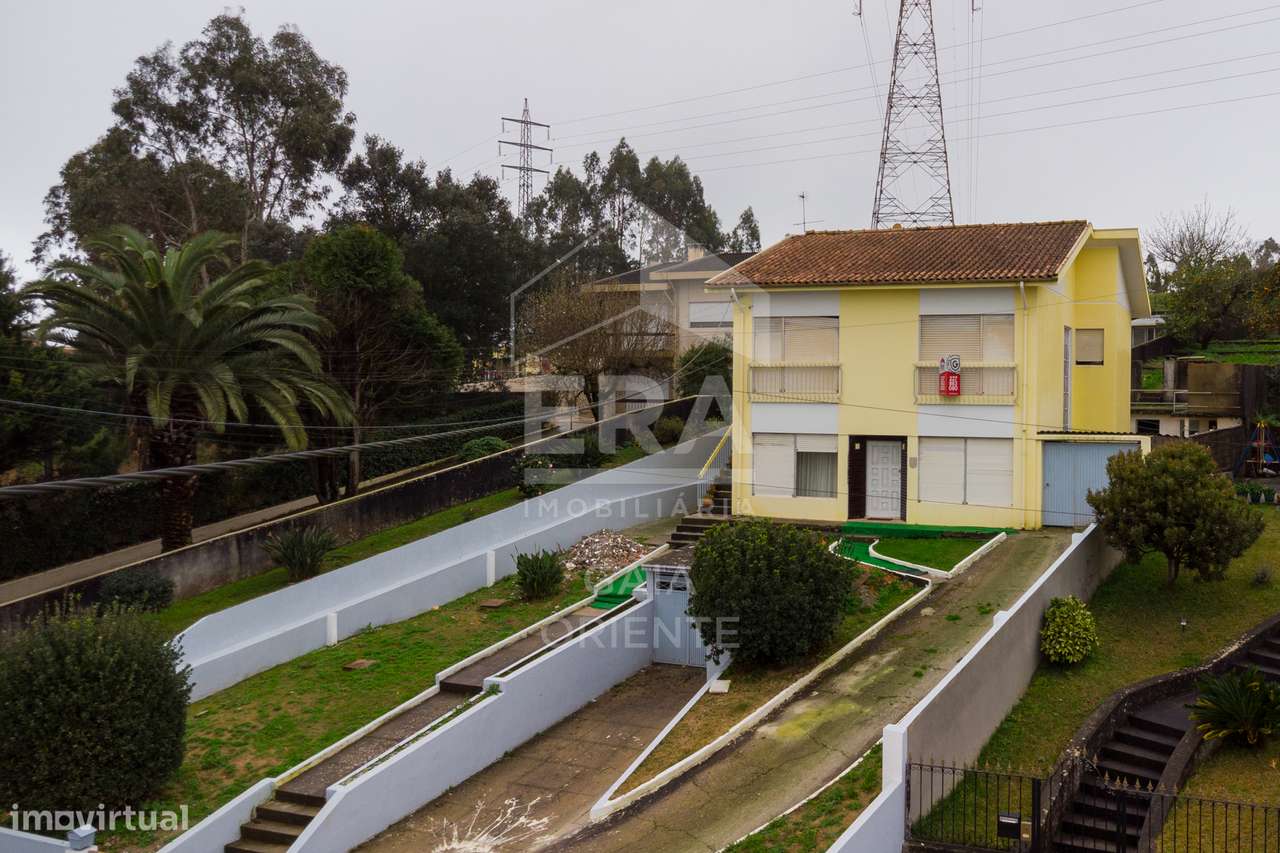 Moradia Isolada T5 com Terreno na N1-4