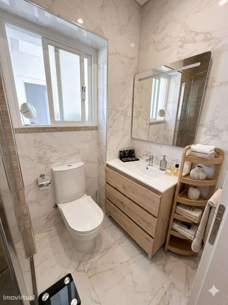 Apartamento T2 Remodelado a poucos minutos da Estação da Reboleira-11