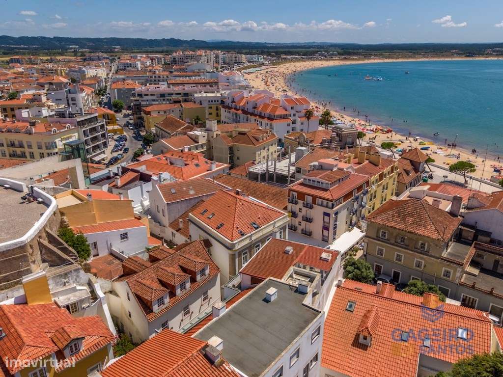Apartamento Único com Charme Histórico e Conforto Moderno a Passos ...-49