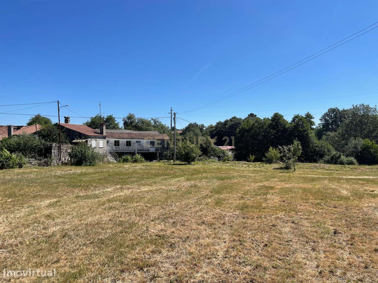 Uma quinta com uma casa que necessita de restauro, situada num terreno - Grande imagem: 5/51