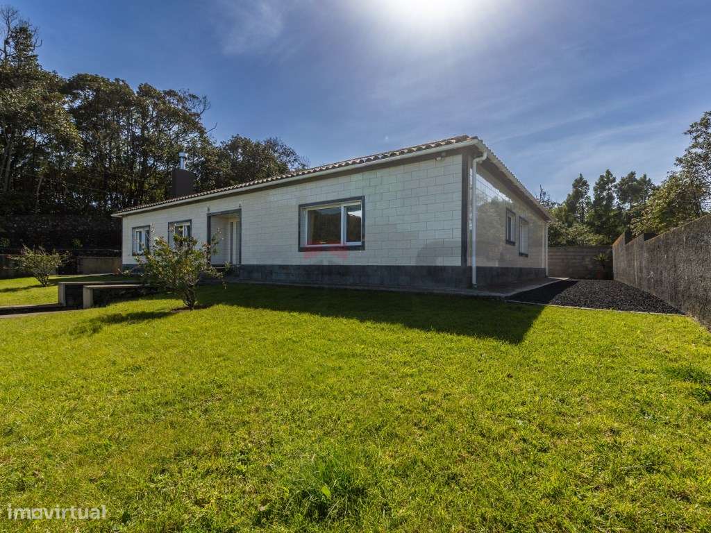 Moradia T3 Contemporânea com Grande Jardim em Rabo de Peixe , São M...-34