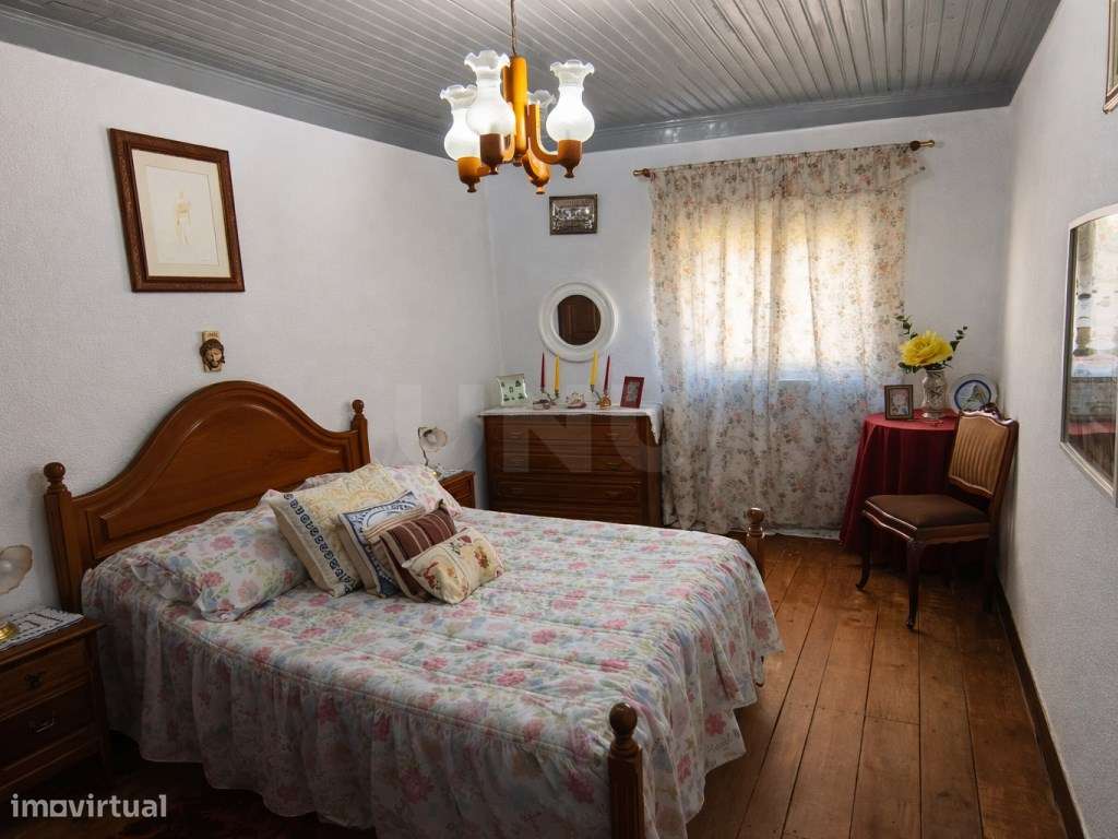 À primeira vista é uma casa como tantas outras. Na prática, é muito...-14