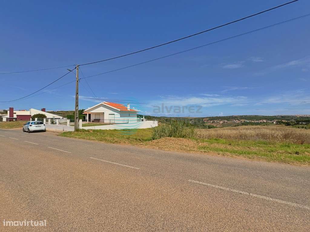 Terreno plano com 9.120m² - Grande imagem: 2/9