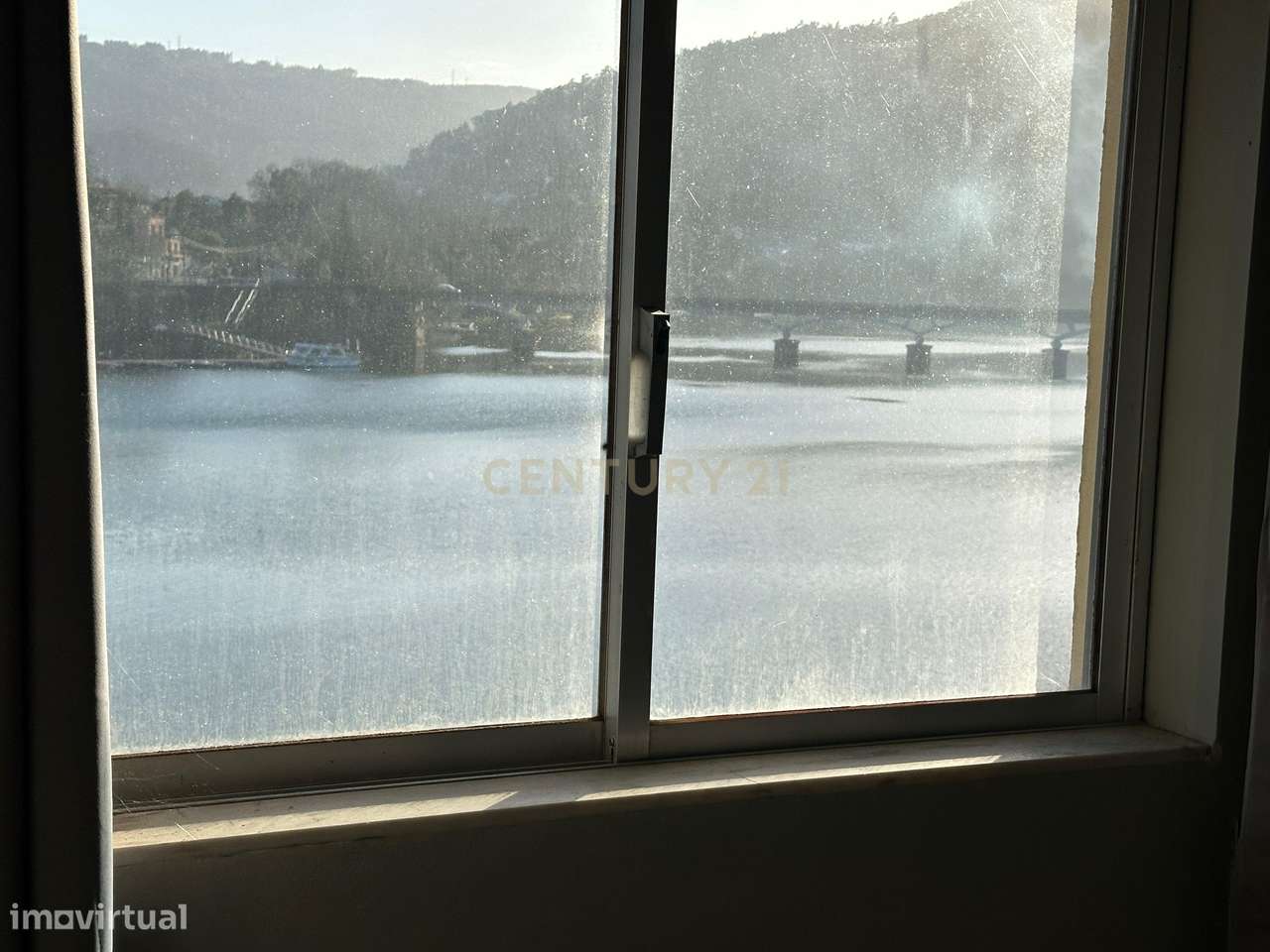 Propriedade única no geres , duas casas com acesso ao rio (No rio Cald-33