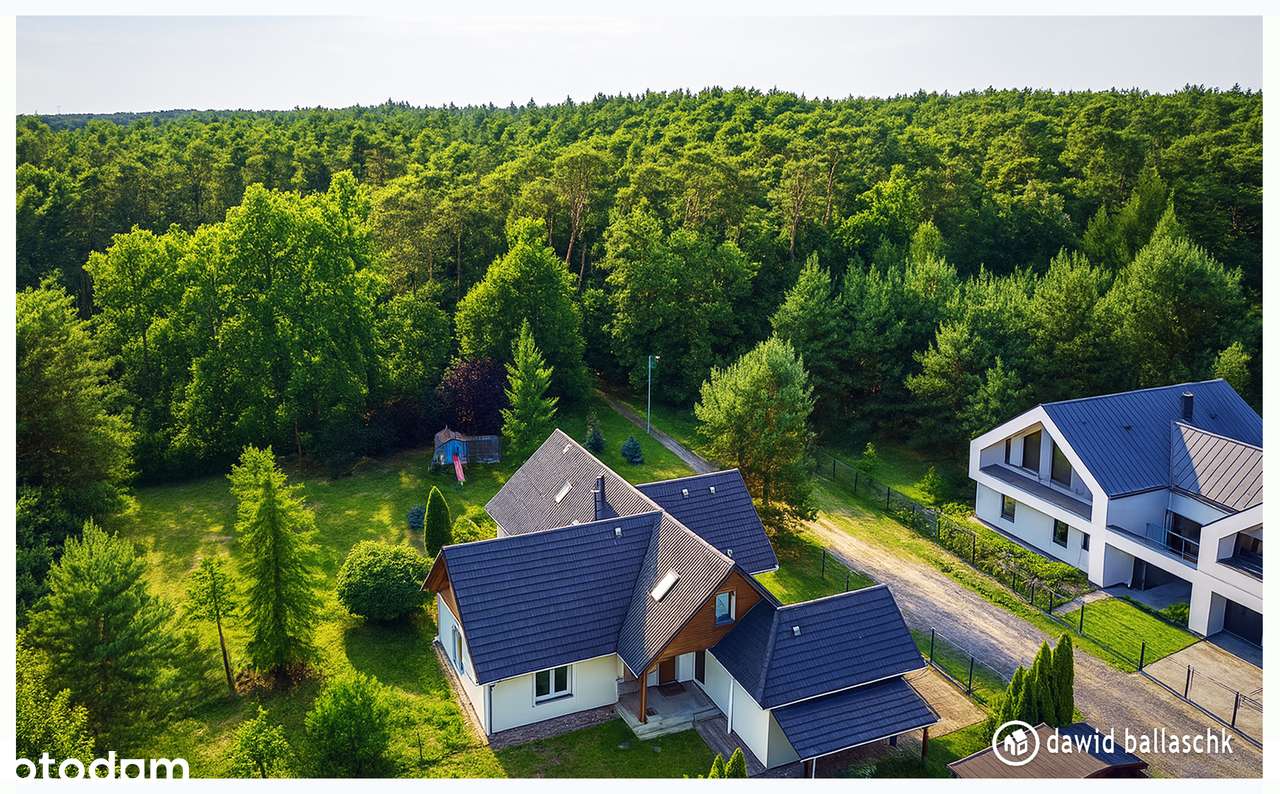 Wyjątkowy dom dwurodzinny na skraju lasu-19