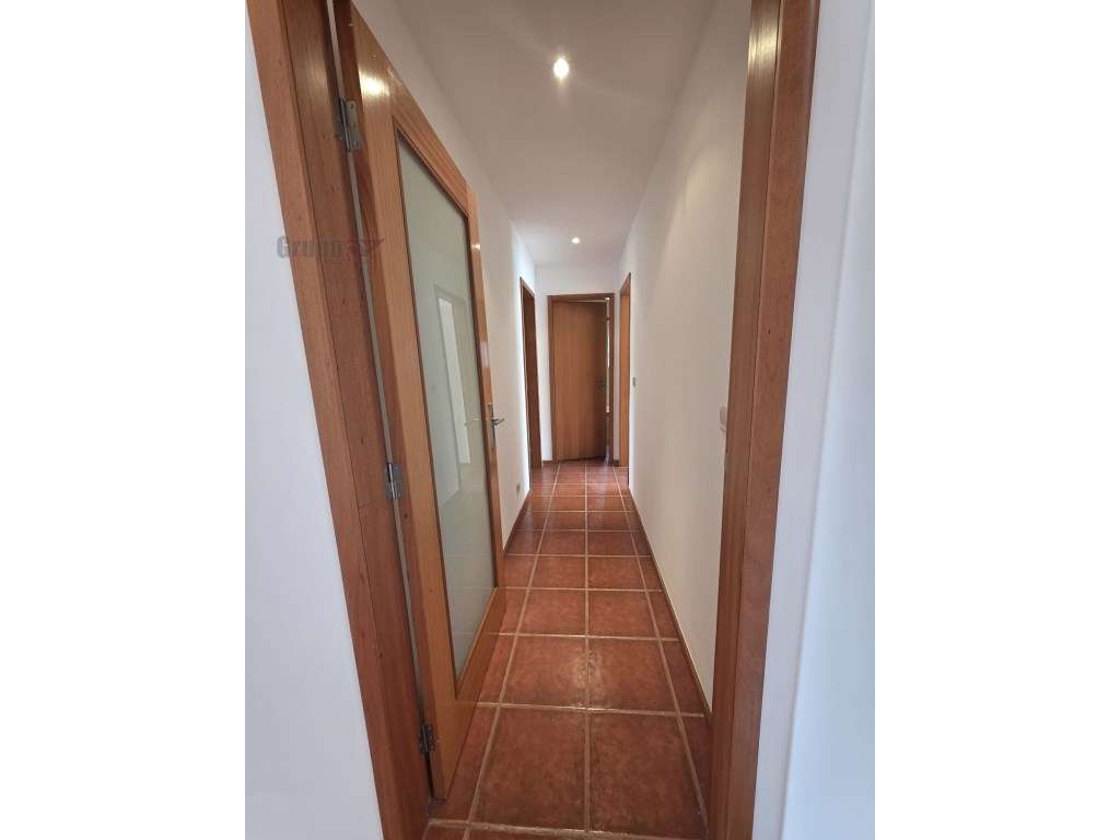 Moderno Apart. T2 com Garagem Box, Varanda Panorâmica e Lareira em ...-12