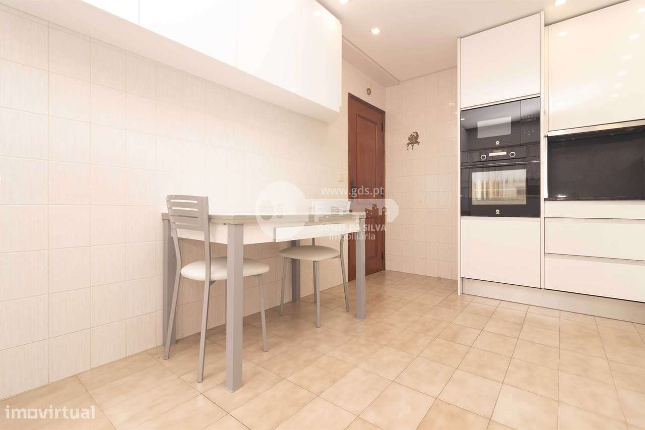 Apartamento T3 c/ lugar de garagem - Edifício do Galo-9