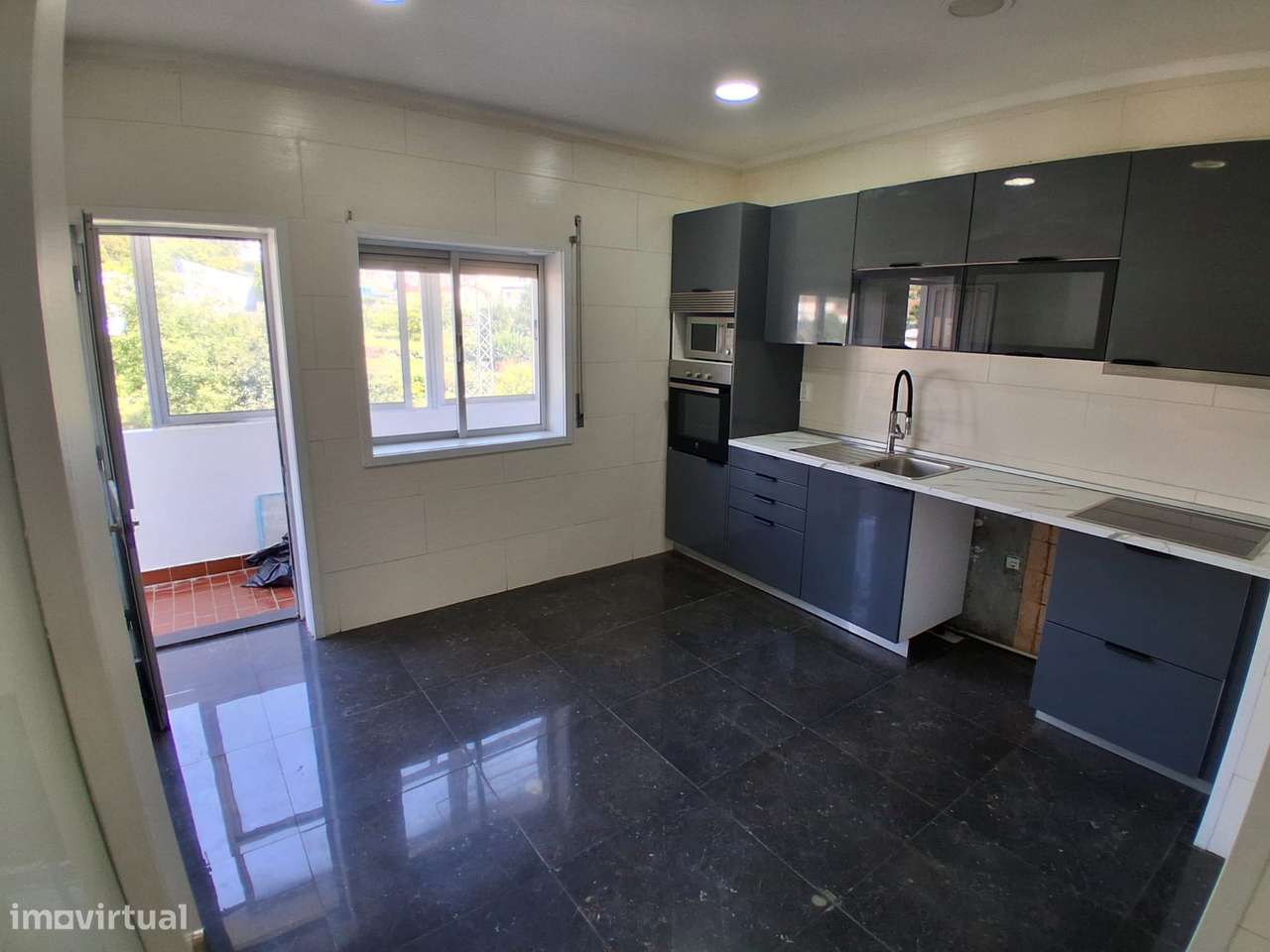 Apartamento T3 | Remodelado | Elevador | 3 Varandas | Lugar Garagem-11