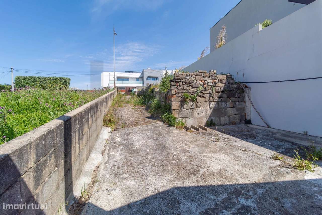 ️ Moradia T2 para Reabilitar a 200m da Praia de Salgueiros – Vila No - Grande imagem: 4/34