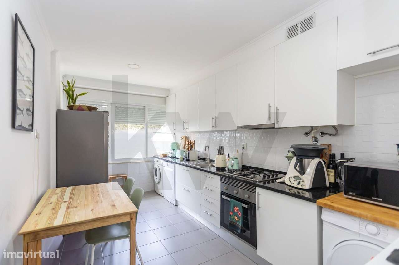 T2 Renovado no Coração de Corroios – O Equilíbrio Perfeito entre Centr - Grande imagem: 2/24