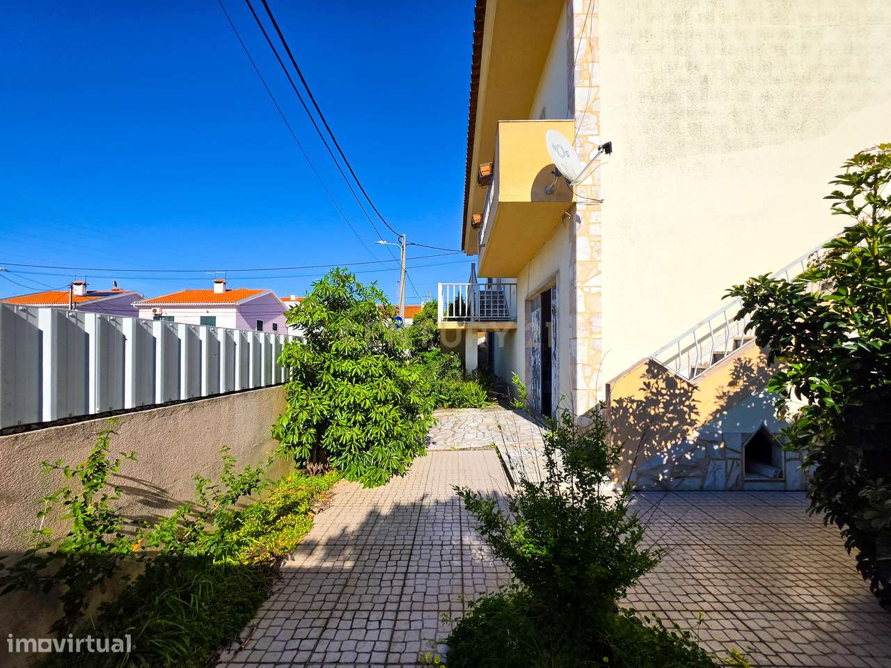 Moradia isolada + duas lojas comerciais na Quinta do Conde, Sesimbra-5