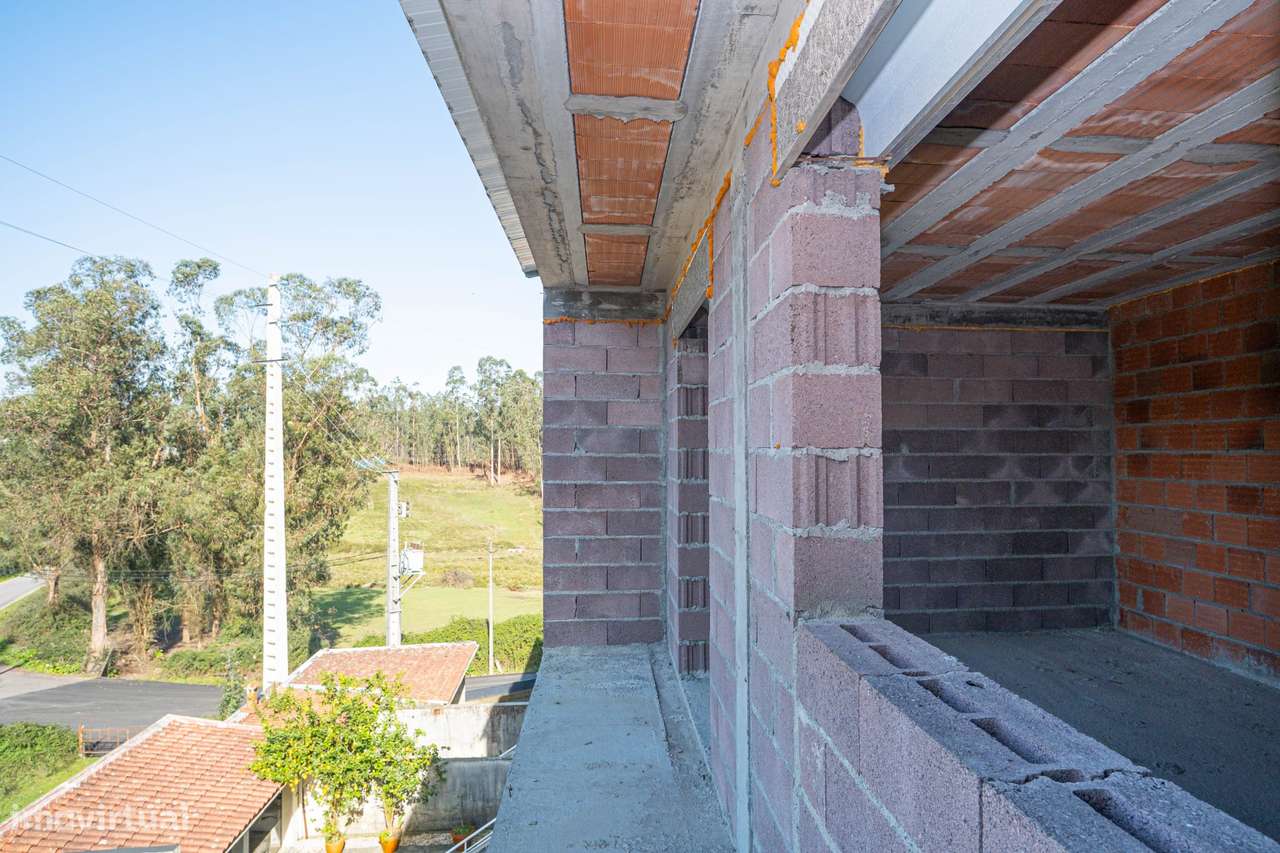 Moradia T3 por terminar em Cabanelas|Elevado potencial de investimento-12