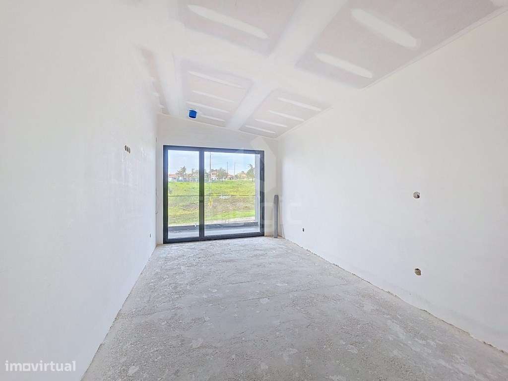 Moradia T3+1 Ericeira com piscina e jardim-15