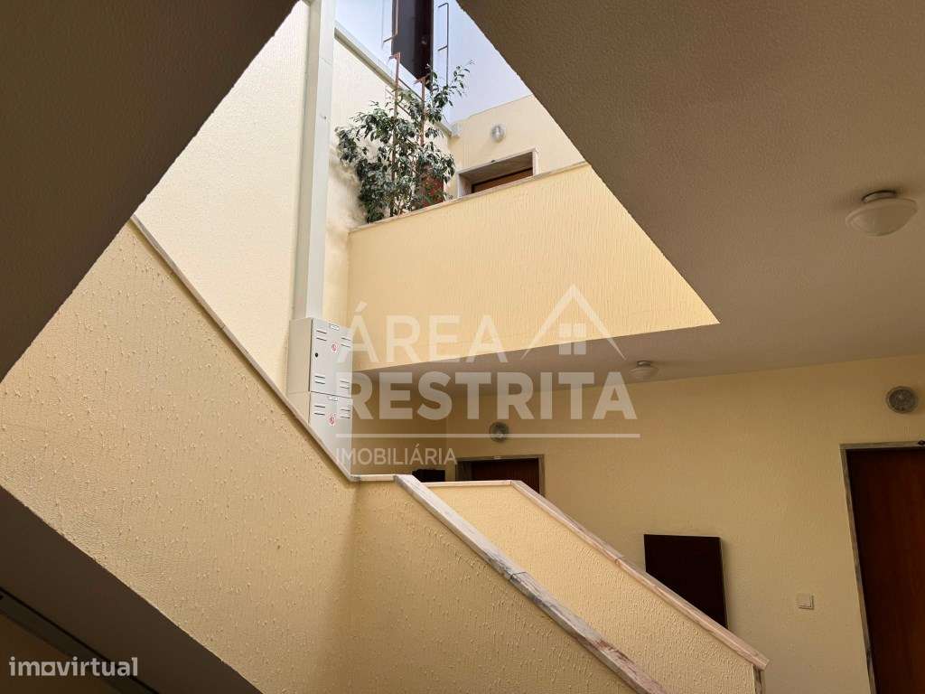 Apartamento T2 no Estádio da Medideira, Amora-18