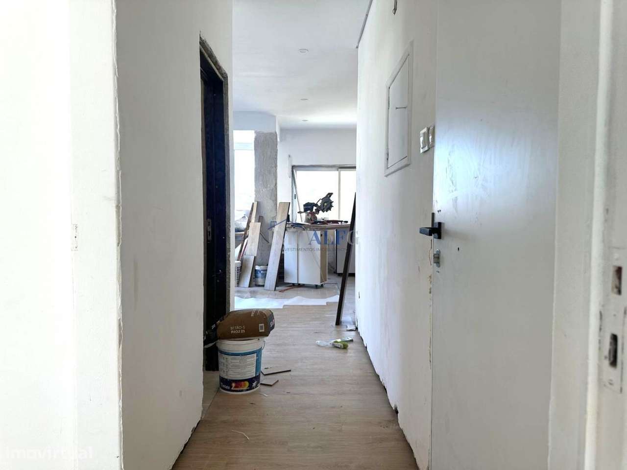 Apartamento T2 remodelado no centro do Barreiro, junto a transportes-15