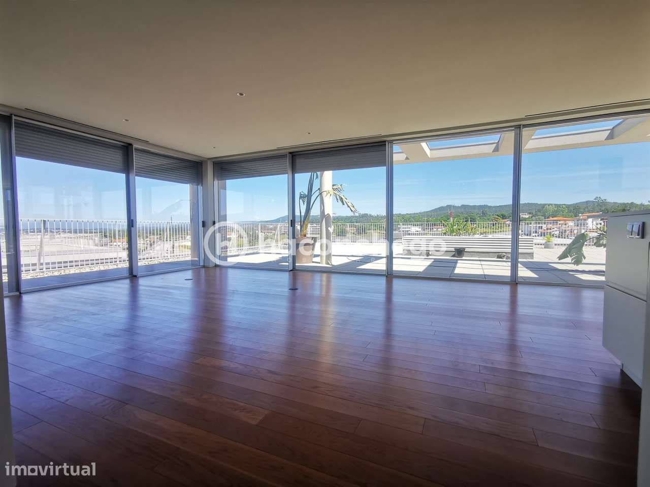 Penthouse T4 de Luxo em Barcelinhos – Totalmente Equipada com equipame-7