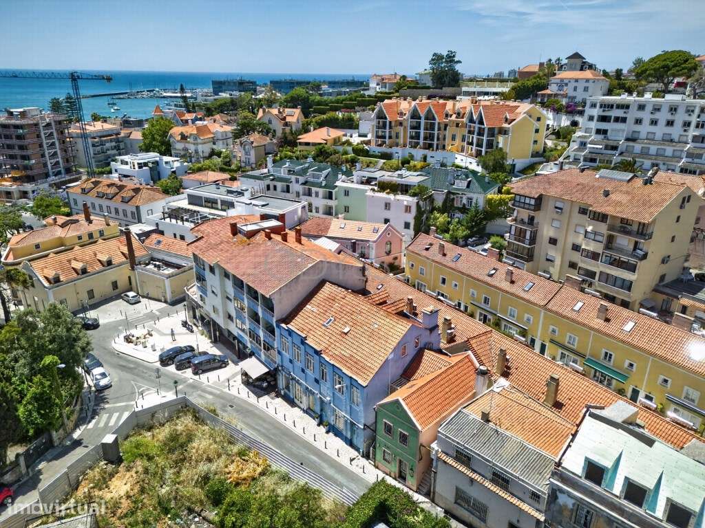 Edifício Residencial Renovado com Múltiplos Espaços Habitacionais I...-41
