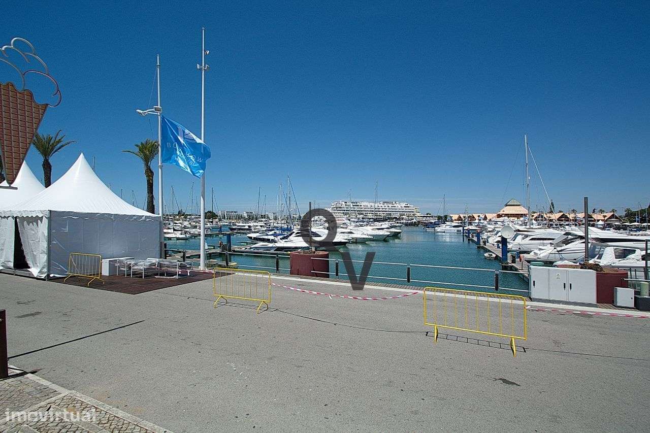 Loja sita na Marina de Vilamoura-1