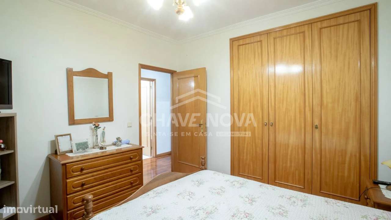 CP/T2 +1, em Vila Nova de Gaia, com varandas e garagem-12