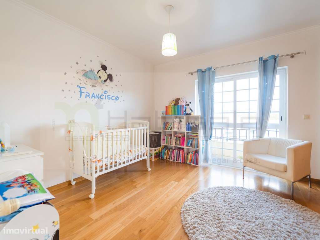 Moradia T5 com Jardim, Garagem ampla e Espaço para Piscina-22