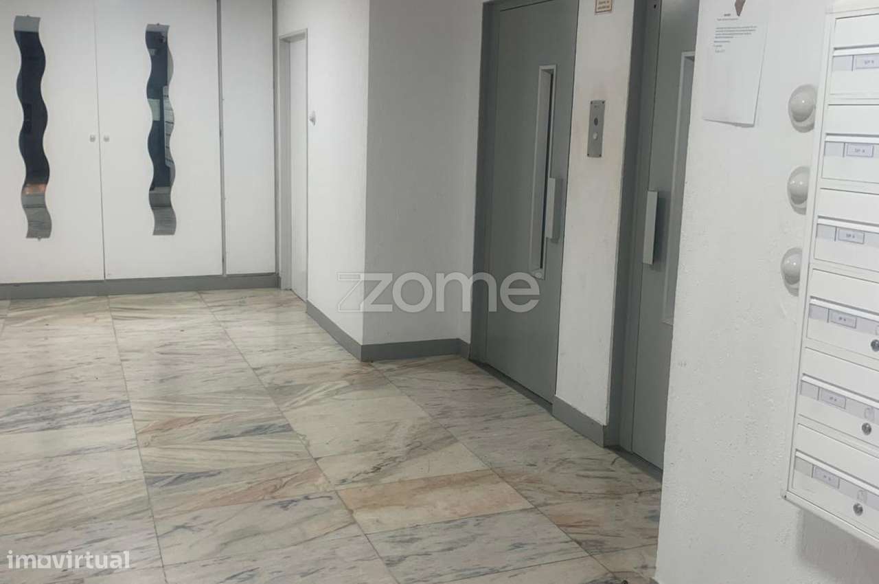 Apartamento T2 Laranjeiro-5