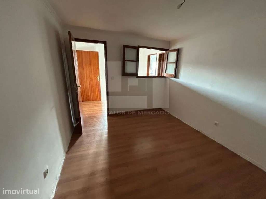 Apartamento T2 na Graça, Lisboa, perto de transportes públicos.-6