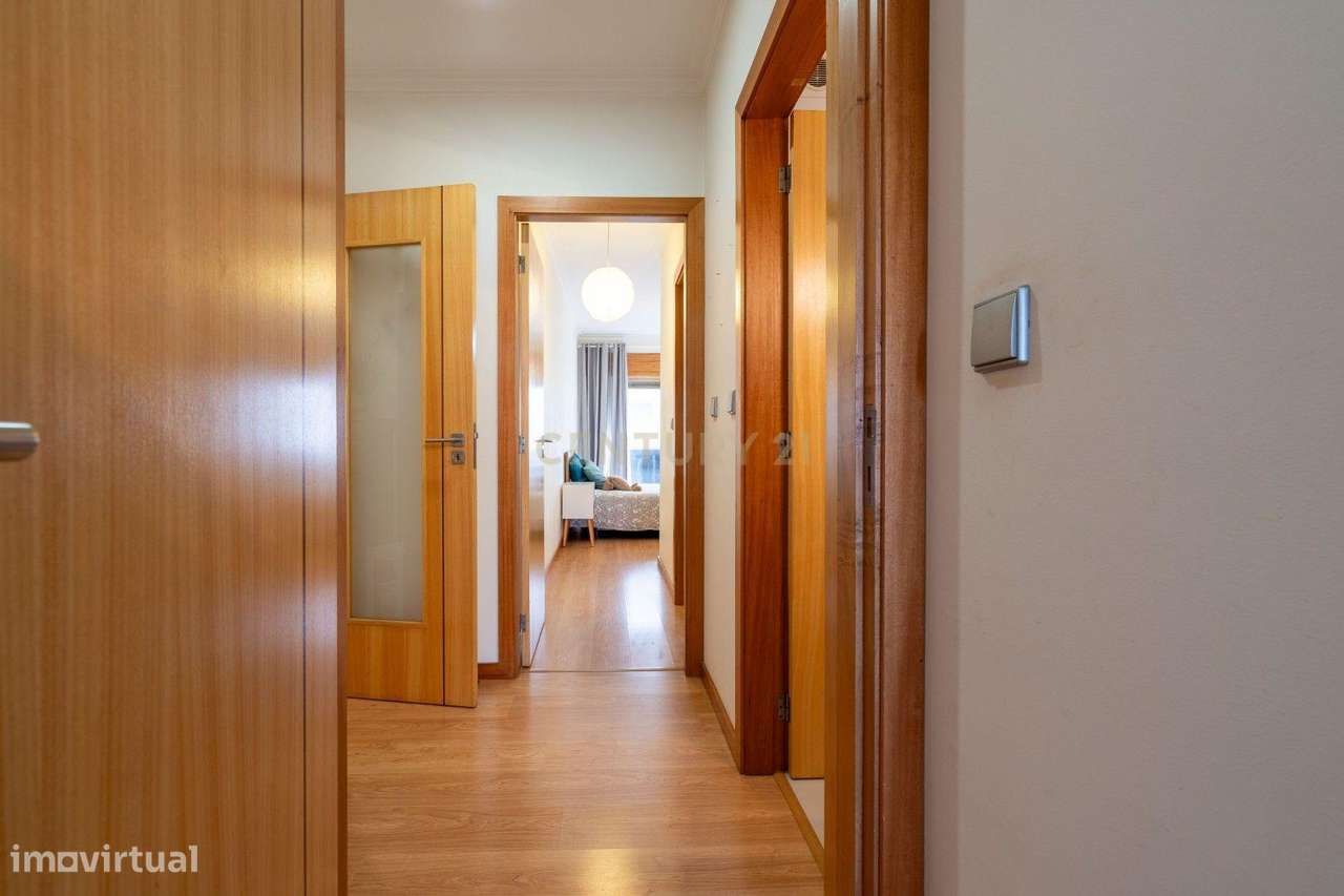 Excelente Apartamento T2 com elevador e garagem-36