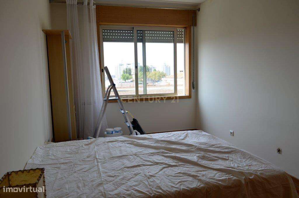 T1 com varanda em Condomínio Fechado à Casa da Musica - Grande imagem: 3/28