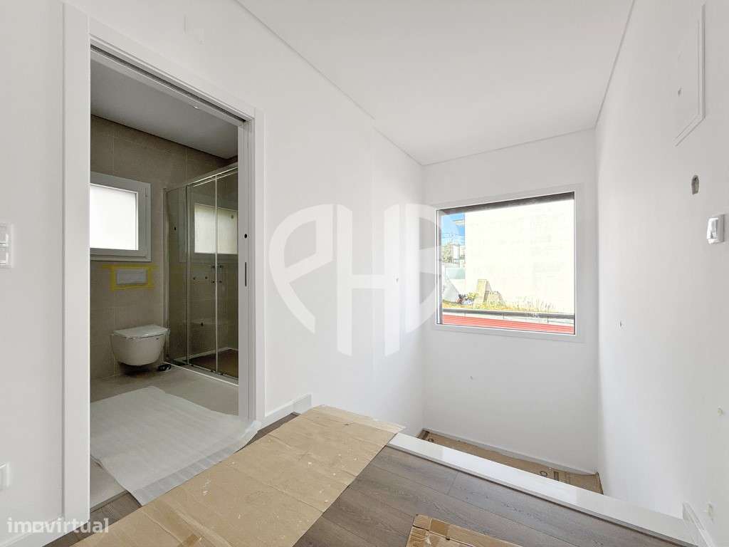Moradia de Luxo T4 C/ Piscina e Box // Em Construção-20