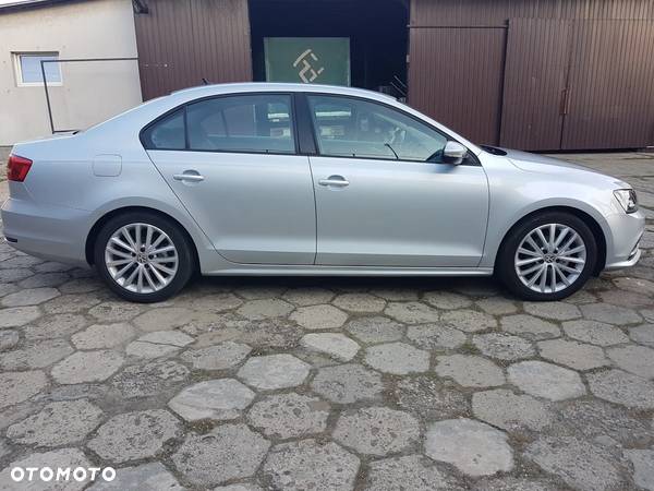 Volkswagen Jetta 1.2 TSI BMT Comfortline - 15