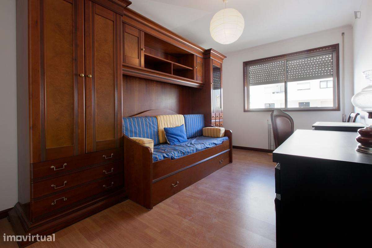 Quarto - localizado em Paranhos Porto - Grande imagem: 5/8