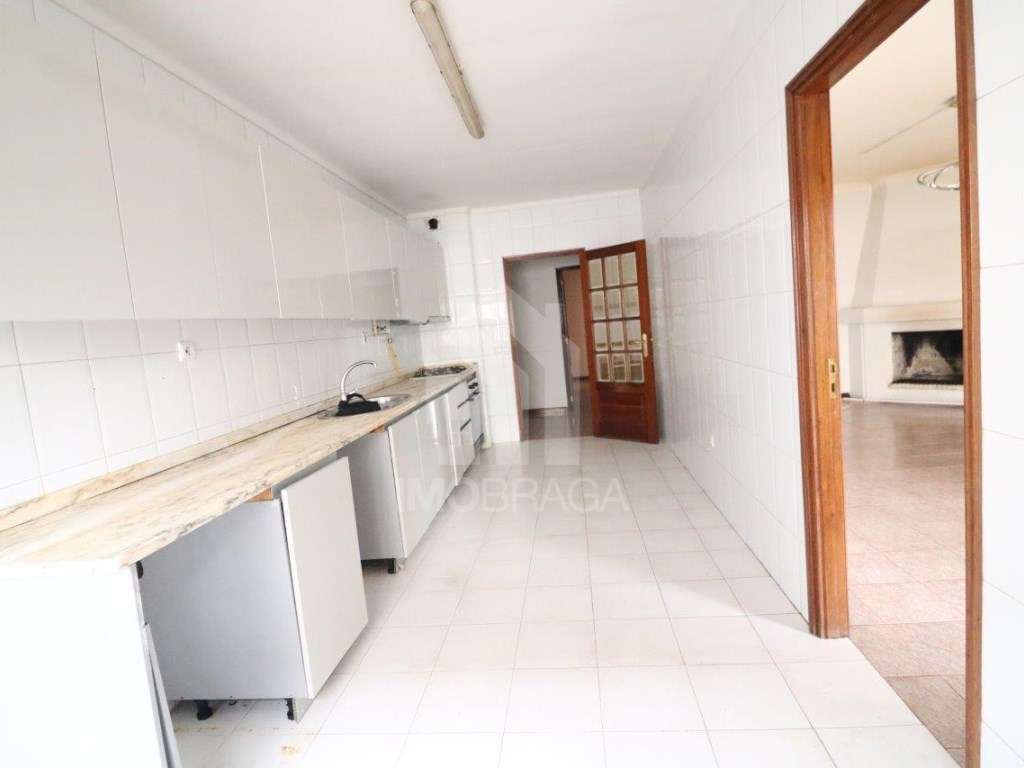 Venda de Apartamento T3 em Lomar-8
