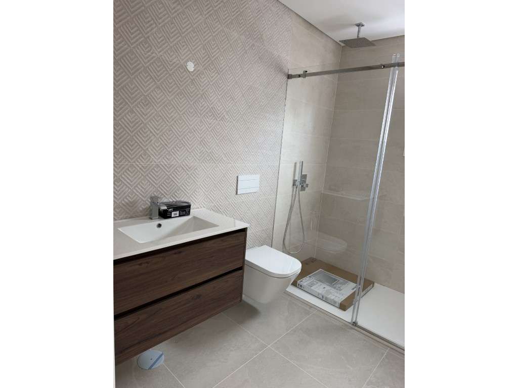 Moradia T2 + 1 Estrear Térrea, com espaço para piscina e jardim-5