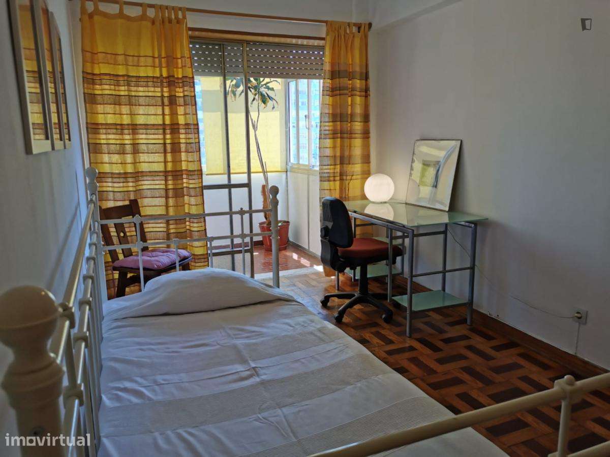 Quarto - localizado em Benfica Lisbon - Grande imagem: 4/10
