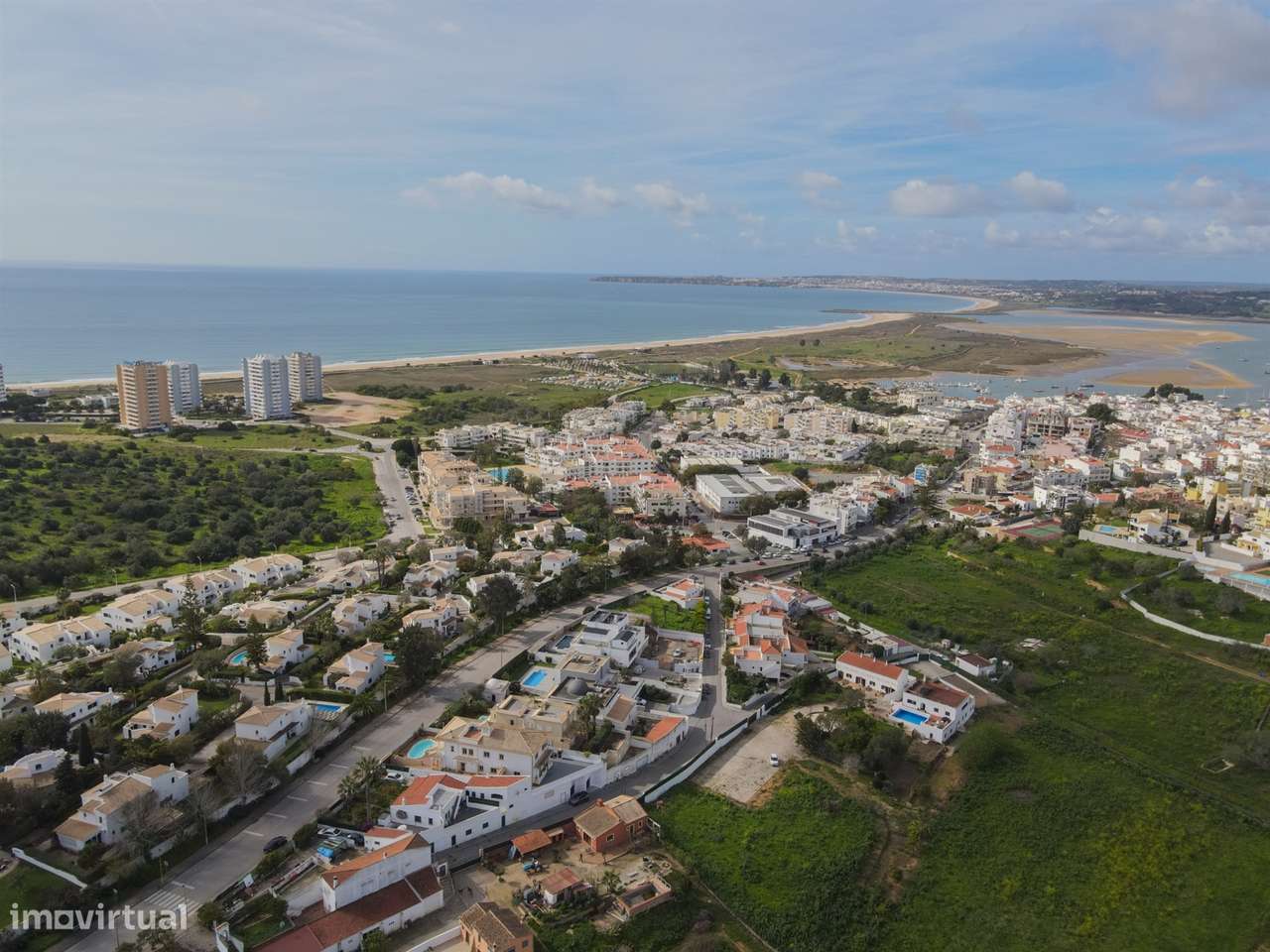 Moradia T3+2 com 3 Anexos Independentes em Alvor - Grande imagem: 1/59