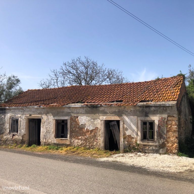 Casa da Avó em Ruinas Com terreno Casais Santa Teresa