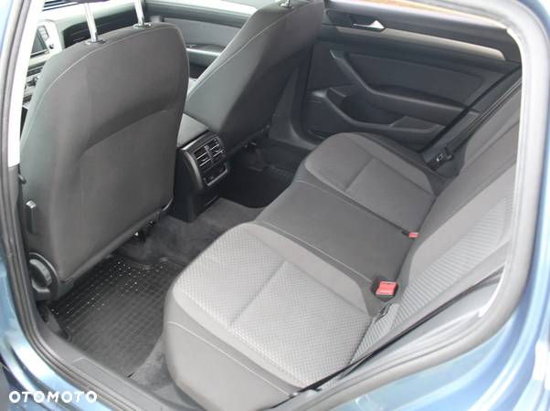 Volkswagen Passat Variant 1.6 TDI (BlueMotion Technology) Trendline - 15