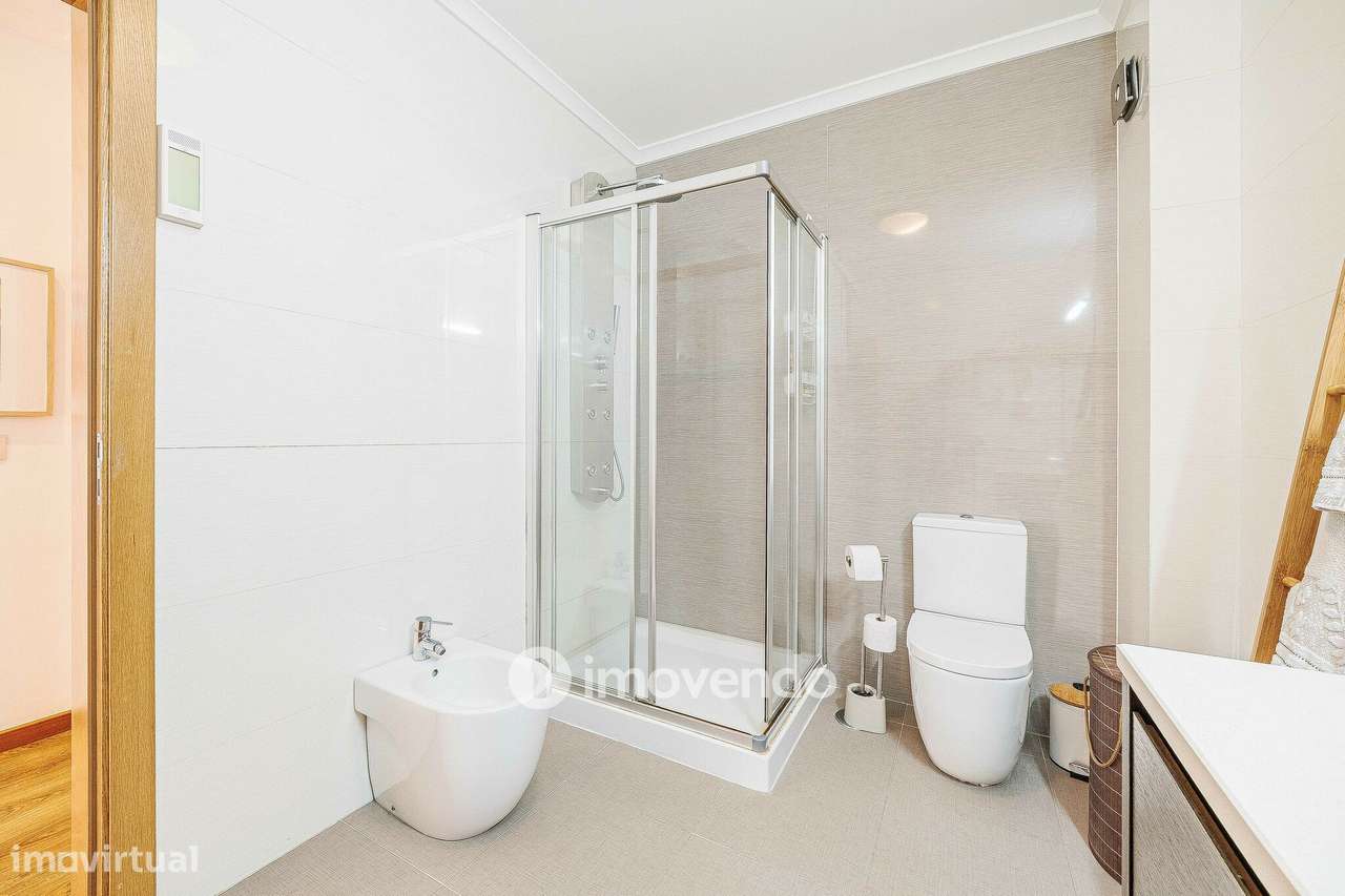 Apartamento T4 Duplex, com estacionamento e arrecadação, no Barreiro-46